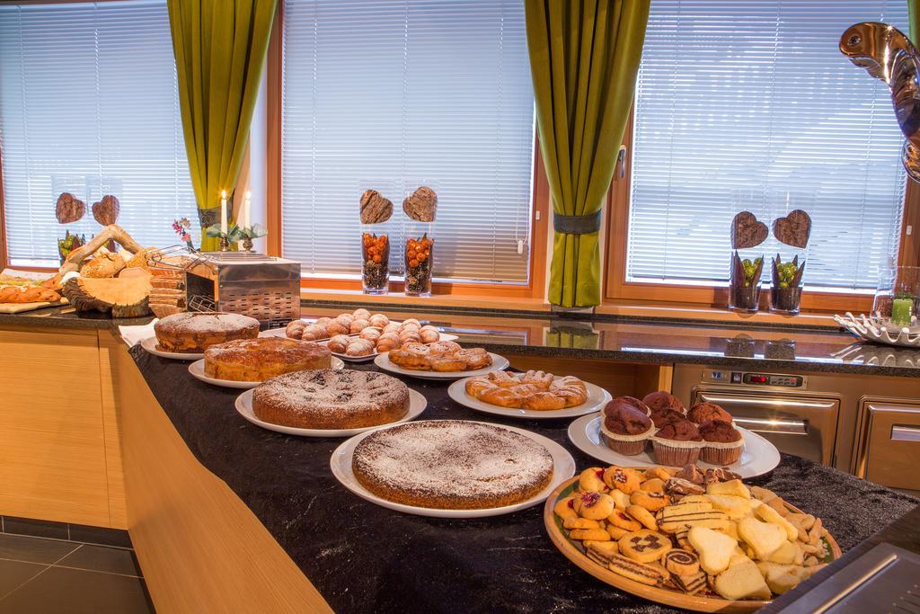 Hotel Rezia لا فيلا المظهر الخارجي الصورة