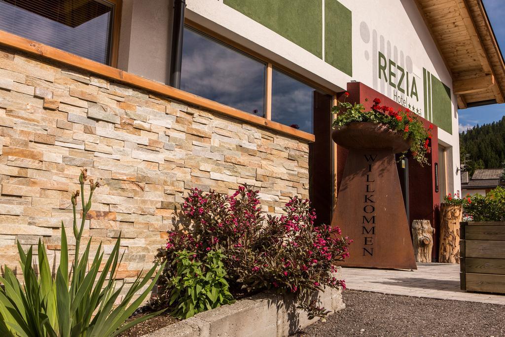 Hotel Rezia لا فيلا المظهر الخارجي الصورة